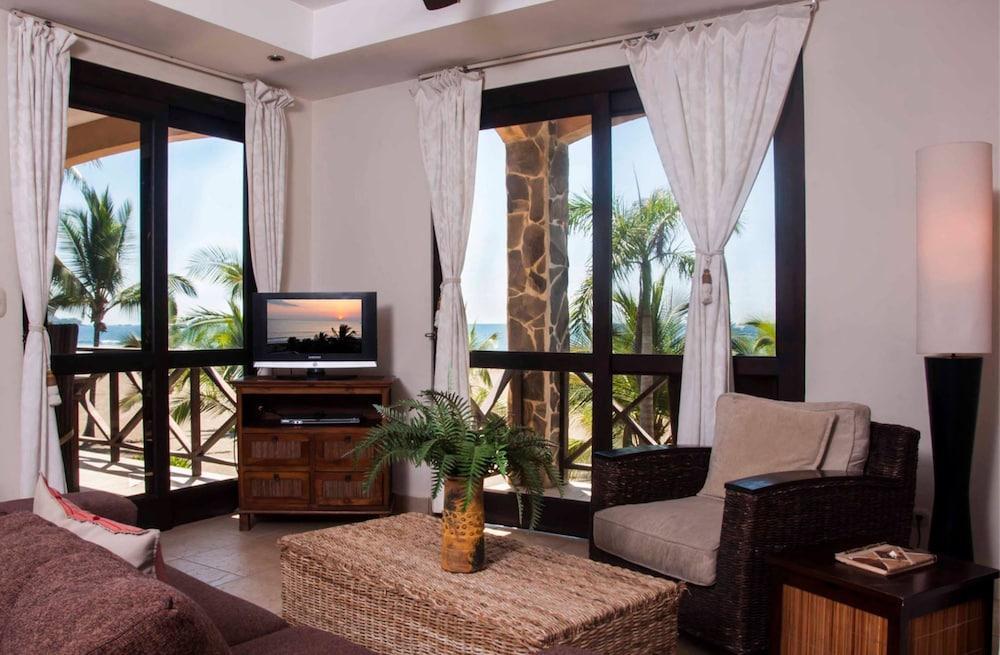 Bahia Encantada Beach Front Proyect, Jaco Paradise エクステリア 写真